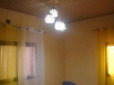 VENDE-SE ESTÁ CASA 6 milhões Negociável