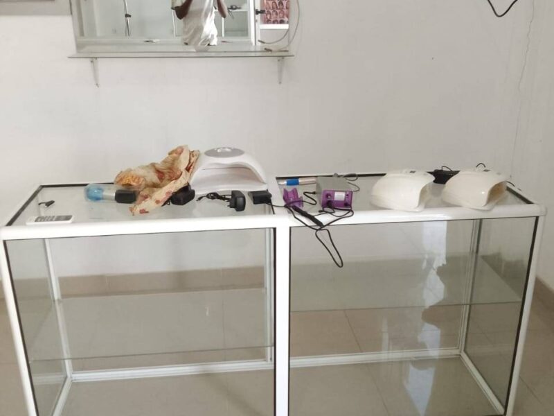 Arrenda se - Salão de Beleza já equipado