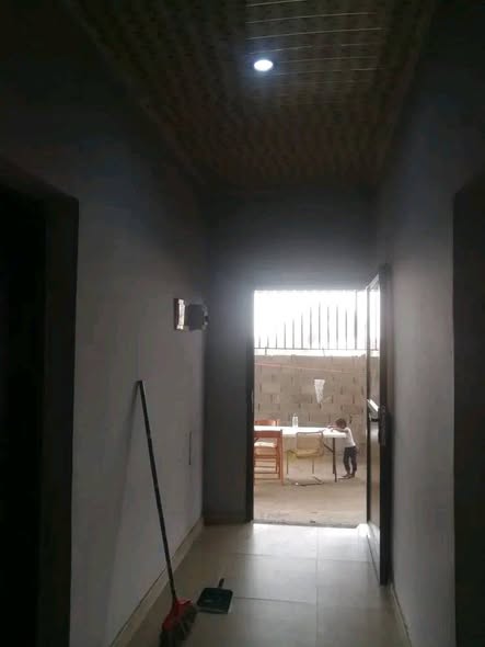 VENDE-SE ESTÁ CASA 6 milhões Negociável