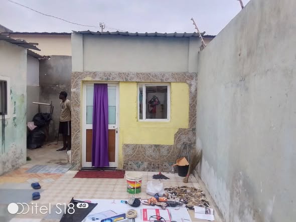 Vende-se esta Residência 🏠 T2 + 2 anexos no quintal.